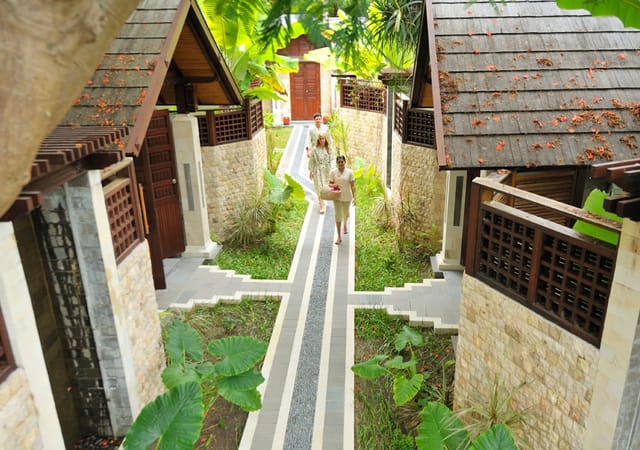 Holiday Island Resort & Spa Holiday Island Resort & Spa