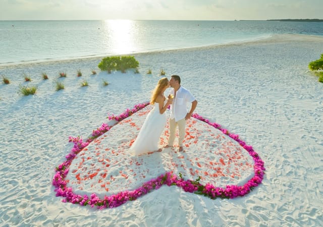 Holiday Island Resort & Spa Holiday Island Resort & Spa