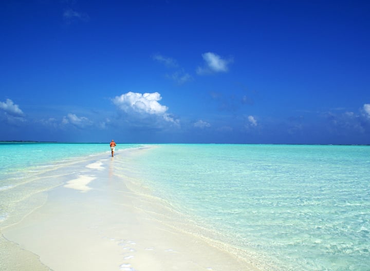 Foto von Die himmlische Schönheit der kostbaren Reinheit der Malediven